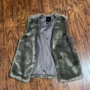 Fur vest